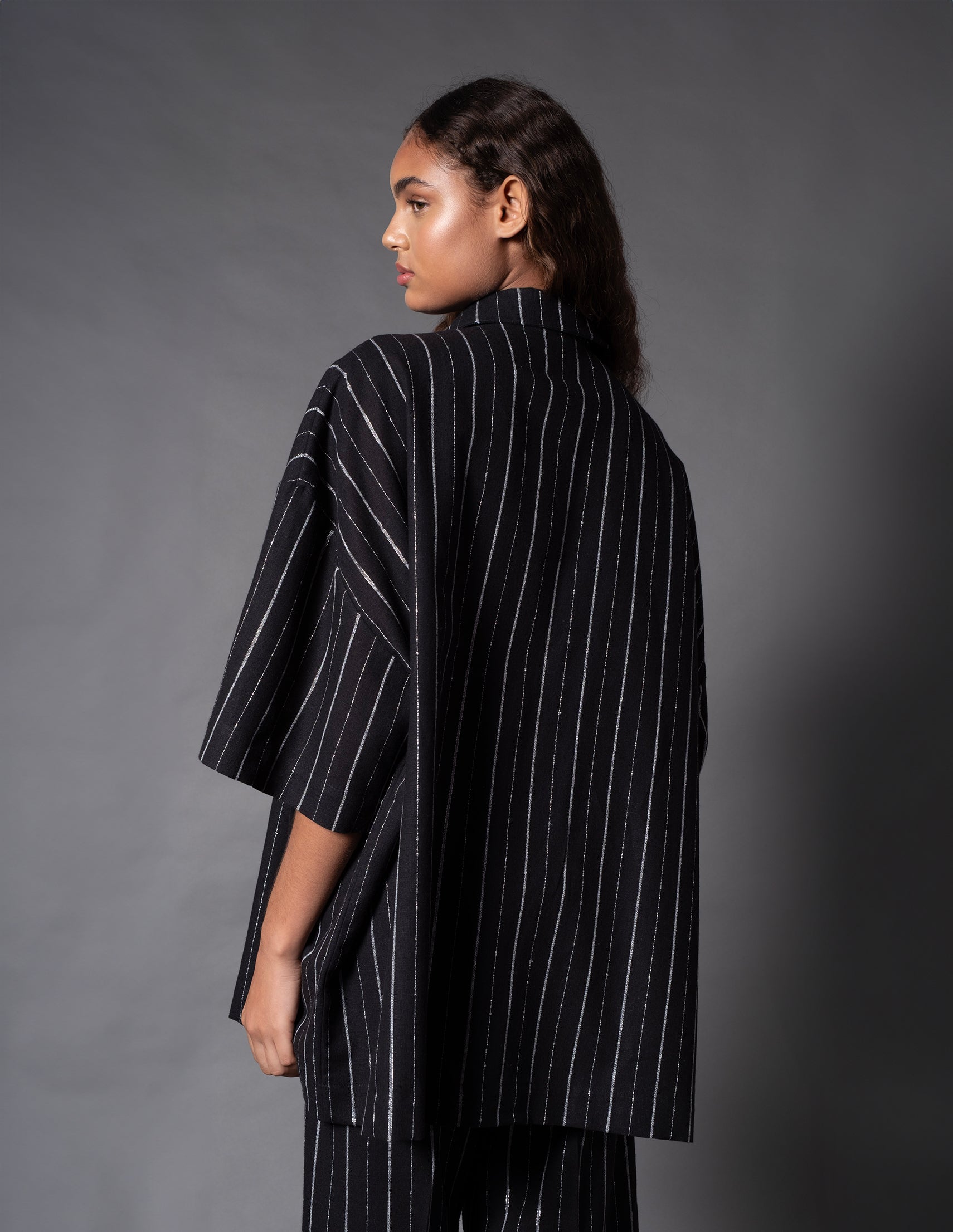 CAMISA PREÁ OVERSIZED PRETA RISCA