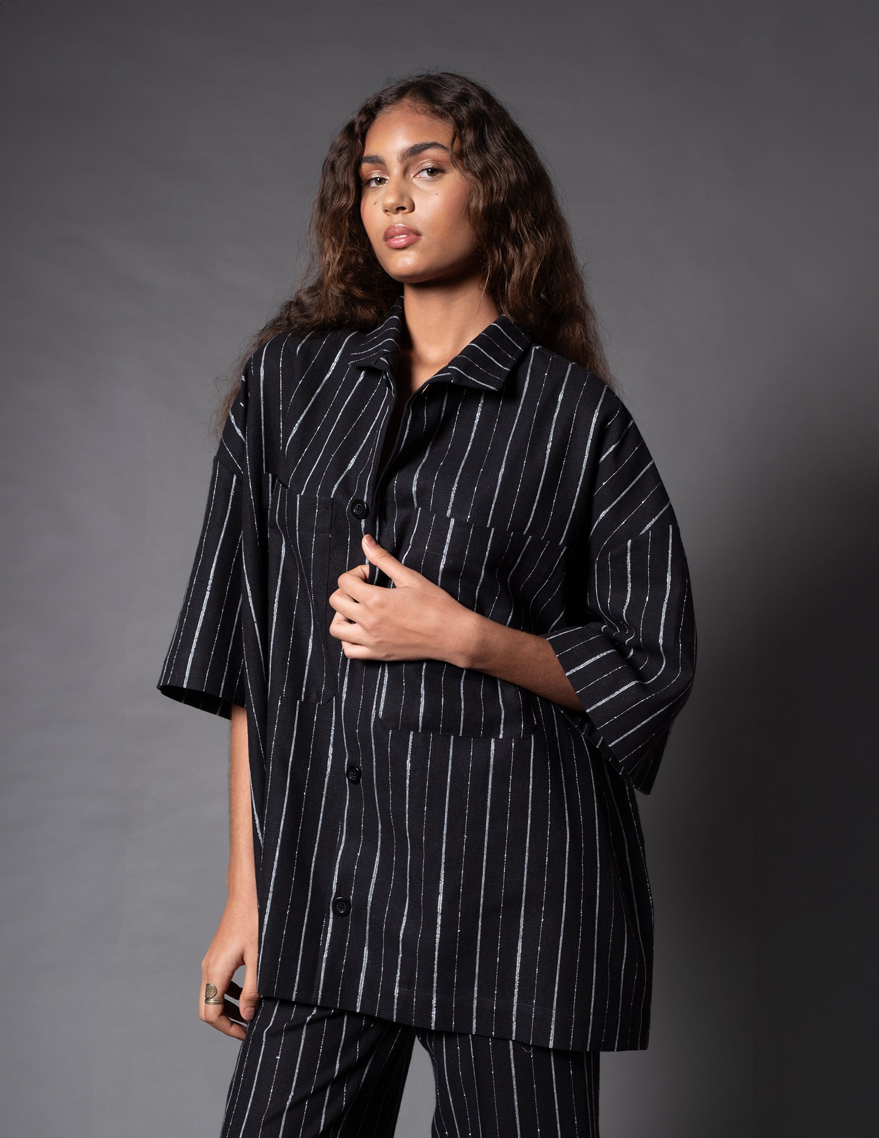CAMISA PREÁ OVERSIZED PRETA RISCA