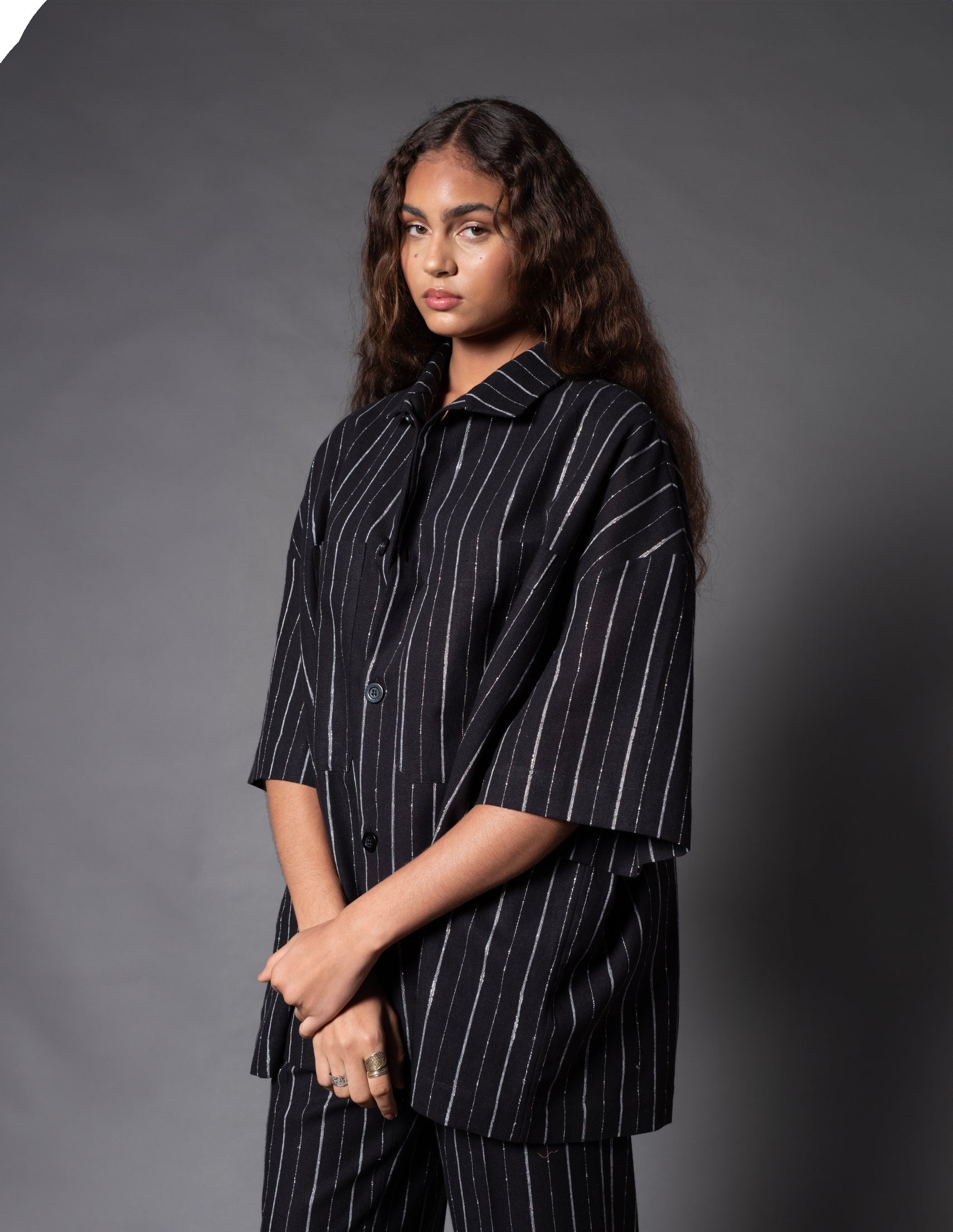 CAMISA PREÁ OVERSIZED PRETA RISCA