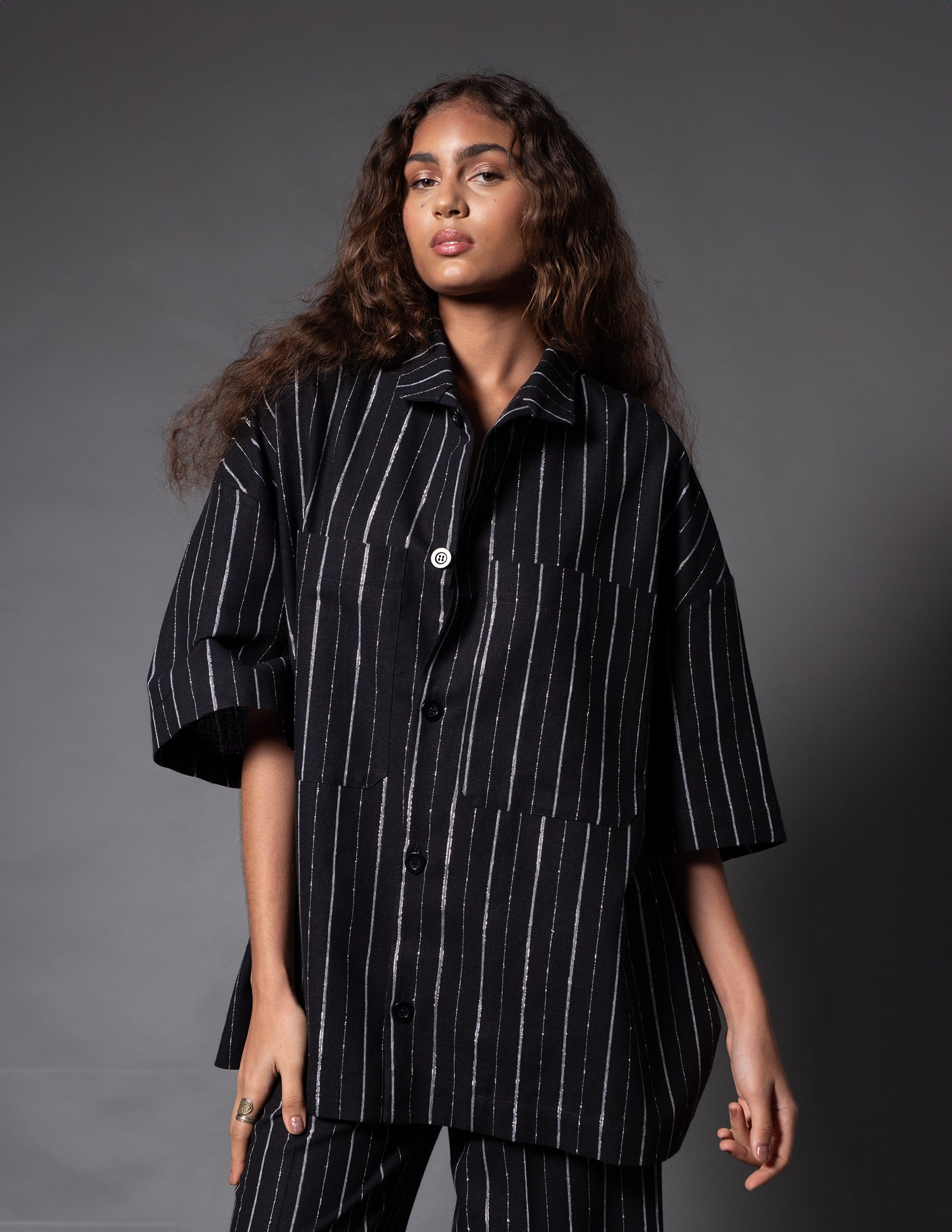 CAMISA PREÁ OVERSIZED PRETA RISCA