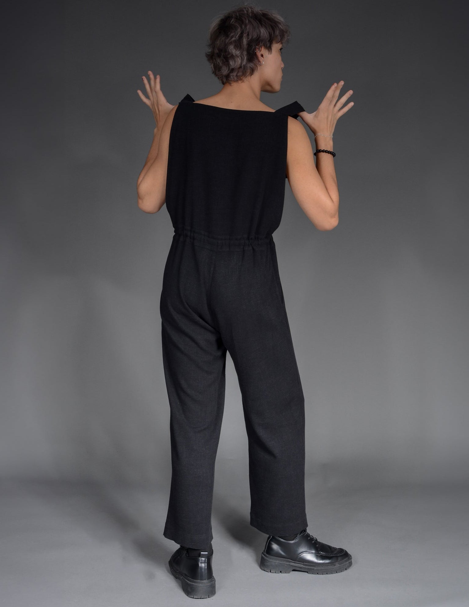 JARDINEIRA GLOBO PRETA