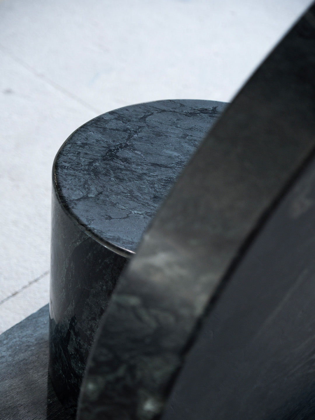 POLTRONA LUNA PEDRA-SABÃO SMOKE